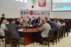 Zarząd Powiatu Bartoszyckiego z absolutorium i wotum zaufania