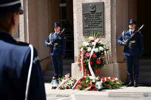 W hołdzie poległym policjantom – wzruszająca uroczystość pod KWP