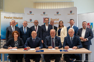 30 mln zł na ścieżki pieszo-rowerowe w powiecie niżańskim. Podpisano sześć umów

