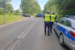 Na ul. Zientary-Malewskiej zderzyły się osobówki. Droga jest zablokowana