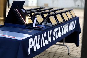 Awanse i wyróżnienia. Policjanci ze Stalowej Woli świętowali!
