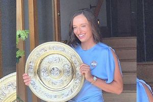 Sportowy świat pod wrażeniem wyczynu Świątek