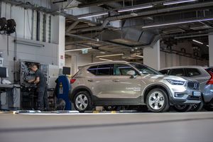 Proste rozwiązanie na trudne sytuacje drogowe. Jeździsz Volvo? Dzwoń do Volvo