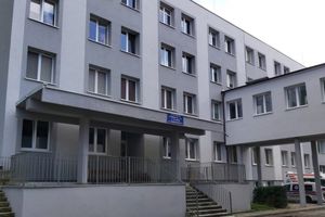 Domagają się odszkodowań i przywrócenia do pracy