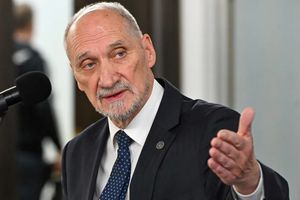 Czy Macierewicz straci immunitet? Prokuratura nie odpuszcza