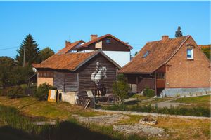 Rozebrano stodołę z deskalem