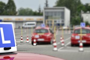 Chciał zdać egzamin na prawo jazdy za kolegę, obywatela Tadżykistanu