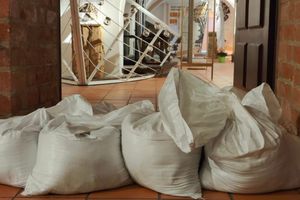 Ulewy zagroziły legendzie Bałtyku – ewakuacja zabytków z elbląskiego muzeum


