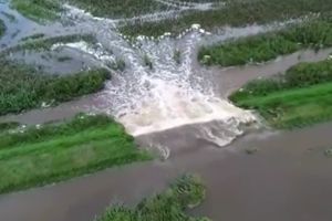 Przerwany wał przeciwpowodziowy na rzece Dzierzgonce
