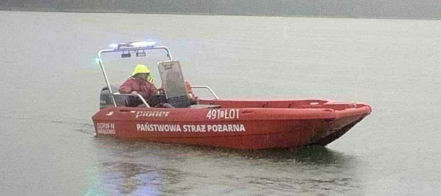 Na jeziorze Czos trwają poszukiwania 76-latka