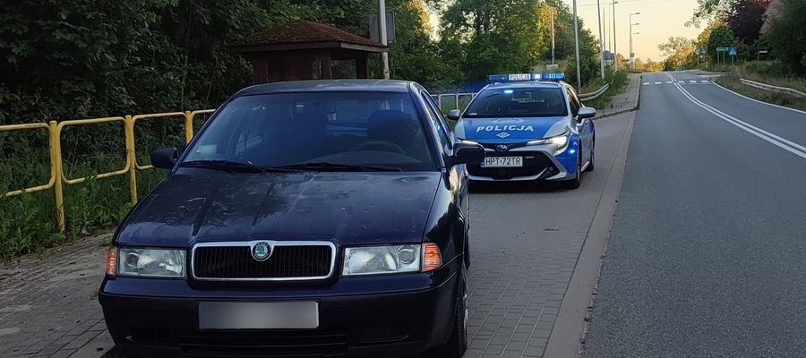 Kompletnie pijany kierowca zatrzymany dzięki obywatelskiej czujności