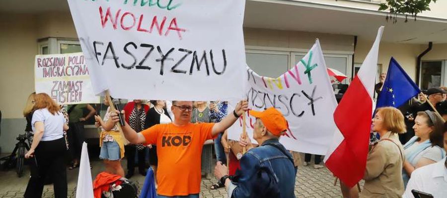 [ZDJĘCIA] Olsztyn podzielony hasłami: manifestacje „Stop imigracji!” i kontrpikieta KOD