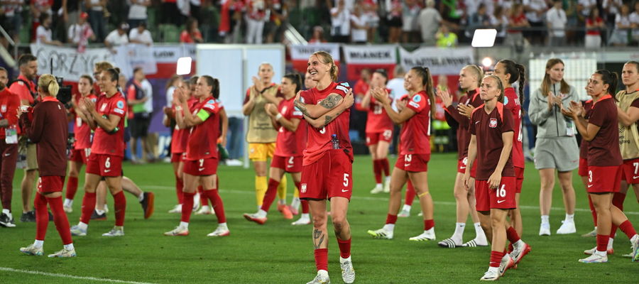Zawodniczki piłkarskiej reprezentacji Polski po przegranym z Niemcami