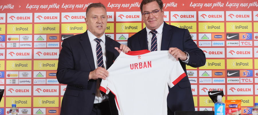 Prezes Polskiego Związku Piłki Nożnej Cezary Kulesza (z lewej) i nowy trener reprezentacji Jan Urban 
