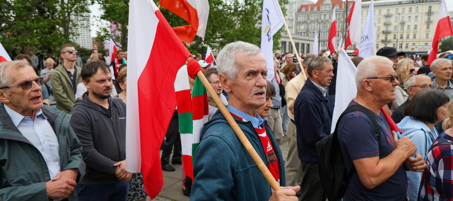 Marsz przeciwko nielegalnej imigracji.