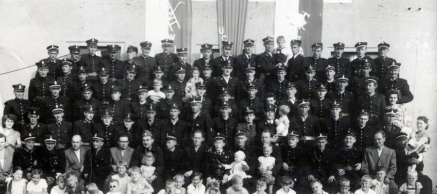 Nowomiejska jednostka OSP w latach 50-tych minionego wieku na zdjęciu znalezionym w Lubawie