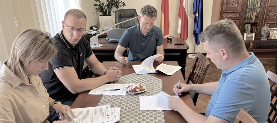 Podpisanie umowy w Urzędzie Miejskim