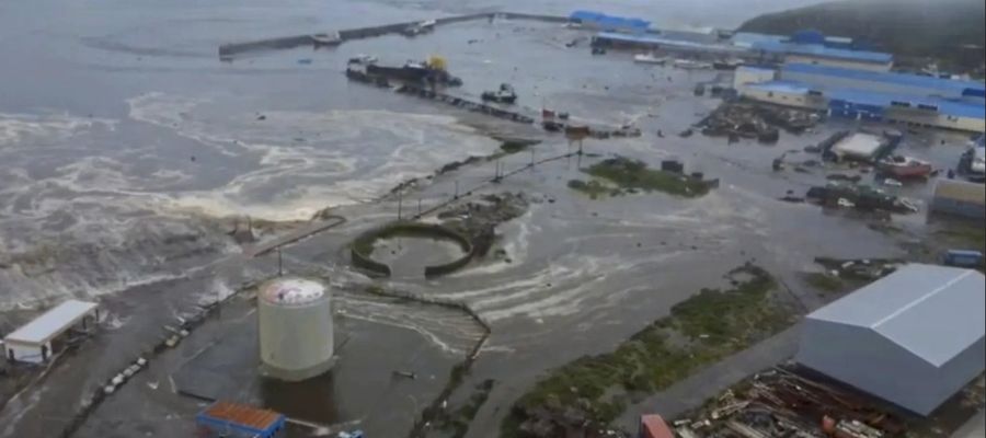 Fale tsunami uderzyły. To następstwo trzęsienia ziemi w Rosji