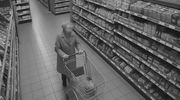 74-latka wyniosła z marketu towar bez płacenia