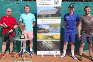 Nowomiejski team gra w lubawskim turnieju tenisa...