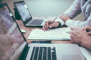 Jak uprościć fakturowanie w małej firmie? Poznaj Fakturownię – prosty program do faktur online