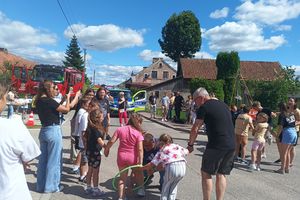 Piknik dla dzieci w Kiwitach - dzień pełen radości i wspólnej zabawy