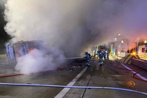 Tragedia na A2. Ciężarówka w ogniu, ofiary śmiertelne