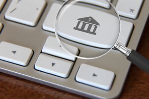 Czy pożyczka bez BIK zawsze wymaga konta bankowego?