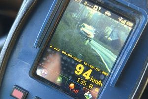 Zamiast 40 jechała prawie 100 km/h – finał był szybki i kosztowny