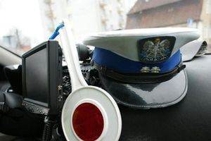 69-latek jechał całą szerokością drogi. Miał prawie 2 promile