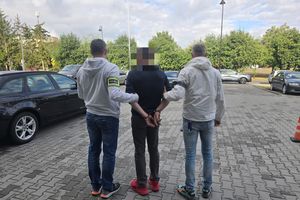 Trzech zatrzymanych, dwa listy gończe i szybki finał spraw