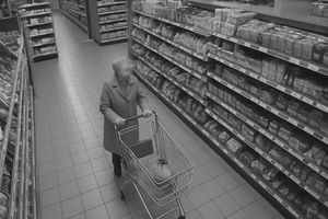 74-latka wyniosła z marketu towar bez płacenia