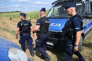 Koreańskie napisy na dronie, który spadł na Lubelszczyźnie. Oględziny będą kontynuowane