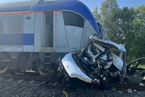 Auto osobowe zderzyło się z pociągiem relacji Szczecin-Białystok [AKTUALIZACJA]
