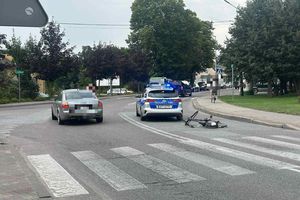 Potrącenie 66-letniego rowerzysty. Mężczyzna trafił do szpitala