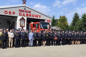 Sto lat w służbie mieszkańcom. OSP Dąbrowy hucznie świętowała jubileusz