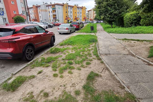 Głos mieszkańców zmienia ulice – parking i chodnik przy Gałczyńskiego przejdą metamorfozę [ZDJĘCIA]