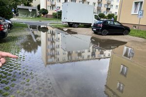 Ulewa zamieniła parking w jezioro