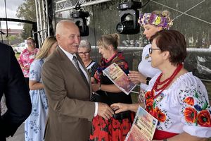 [ZDJĘCIA] Tłumy, muzyka i tradycja podczas Dożynek Gminno-Parafialnych 2025 w Marzęcicach 
