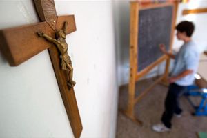 Od 1 września tylko 1 lekcja religii. Jest to niezgodne z Konstytucją 