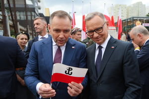 Duda i Nawrocki ramię w ramię upamiętnili Powstańców 