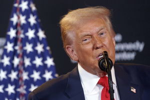 Nocne telefony Trumpa: Europa, Kijów… kto jeszcze?
