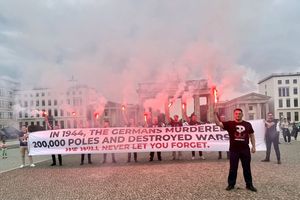 Mentzen z politykami Nowej Nadziei pod Bramą Brandenburską: 