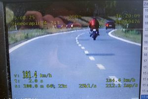 Tarnobrzeska Wisłostrada jak tor wyścigowy – motocyklista pędził 181 km/h