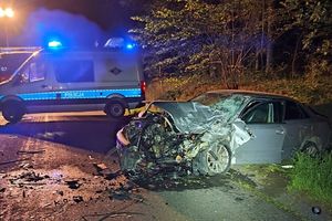 Zderzenie osobówki z traktorem. Kierowca auta uciekł