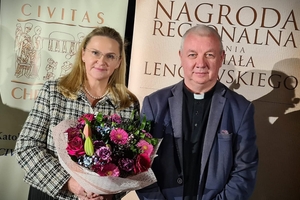 Jeden chrzest i osiemdziesiąt pogrzebów