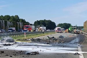 Śmiertelny wypadek pod Łodzią. Trasa S8 na Wrocław zamknięta

