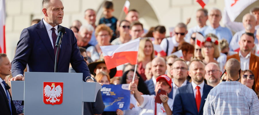 Prezydent RP Karol Nawrocki przemawia podczas wizyty w Kaliszu, 7 bm. Prezydent RP spotkał się z mieszkańcami i odwiedził Sanktuarium Św. Józefa.