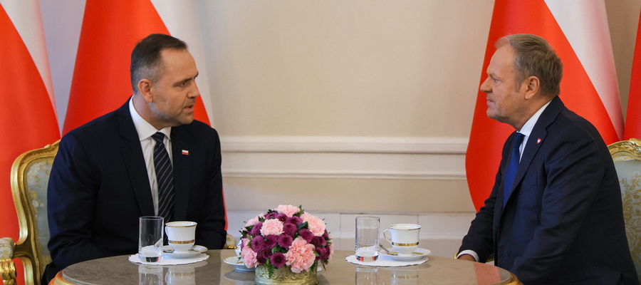  Premier Donald Tusk i prezydent Karol Nawrocki podczas spotkania w Pałacu Prezydenckim w Warszawie.