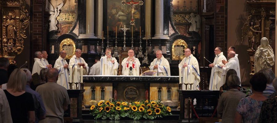 Głownej Mszy św. przewodniczył abp Józef Górzyński